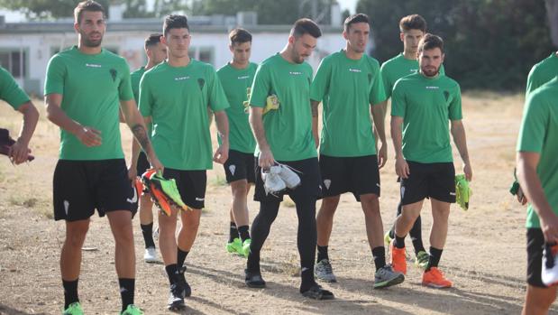 Marc Vito, rodeado de compañeros en el primer día de entrenamientos