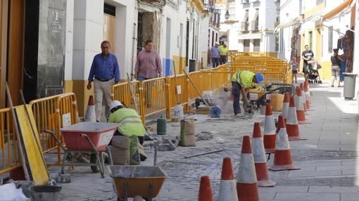Obras en la calle Cardenal González