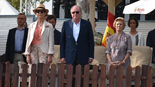 El palco durante el himno