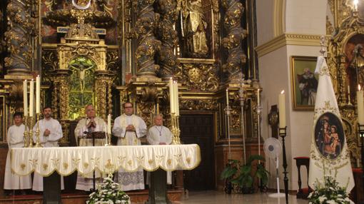 El obispo de Córdoba, durante la novena