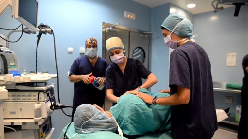 Un paciente durante una intervención