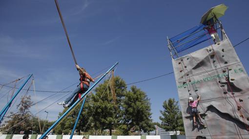 Entre las actividades, hay una zona de rocódromo