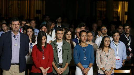 Jóvenes en la Eucaristía