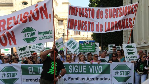 Manifestación contra el impuesto de sucesiones en octubre pasado en Sevilla