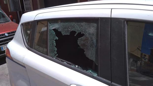 Imagen del vehículo en el que viajaba el equipo de Telecinco.