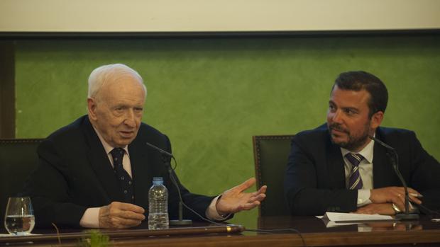 Leopoldo Abadía junto a Fernando del Valle en los Encuentros ABC