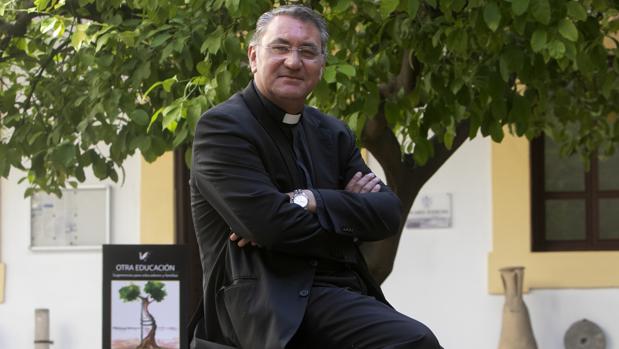 Jesús Poyato, en el patio del Palacio Episcopal de Córdoba