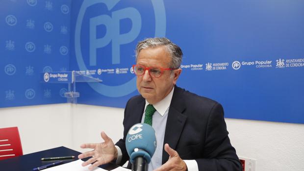 Salvador Fuentes en la sede del PP