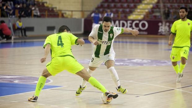 Manu Leal, capitán del Córdoba CF Futsal, durante el partido ante el Elche CF