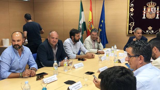 Imagen de la reunión con los alcaldes en la Subdelegación del Gobierno de Cádiz
