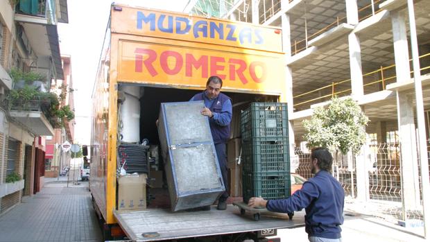 Mudanza ejecutada por una empresa de transporte de mercancías