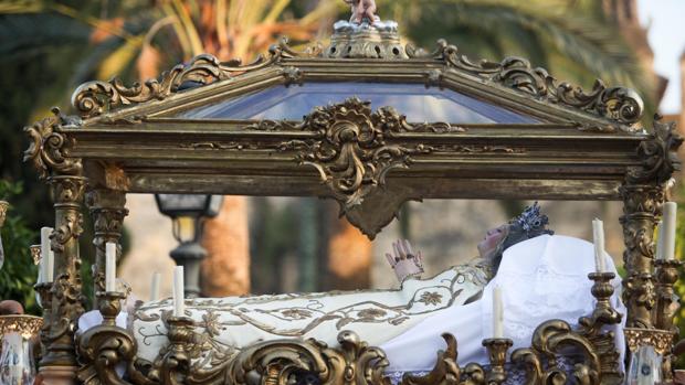 La Virgen del Tránsito en procesión