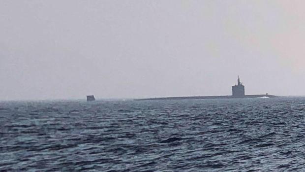 Imagen del submarino Newport News en aguas del Estrecho de Gibraltar.