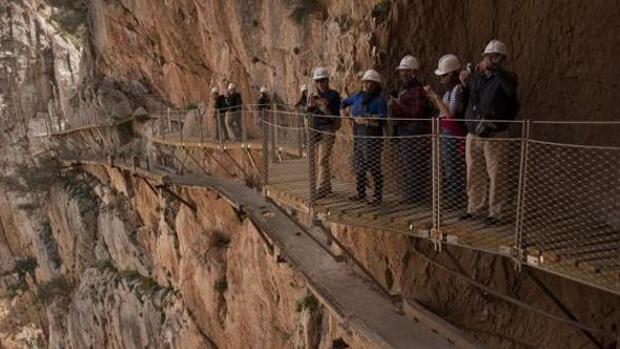 Uno de los pasos del Caminito del Rey en Málaga