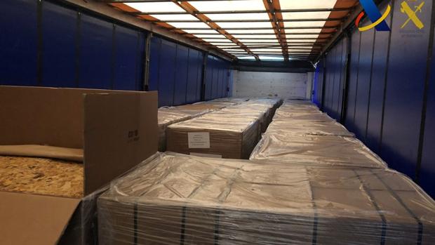 Parte de la mercancía de picadura de tabaco incautada por la Guardia Civil y la Agencia Tributaria