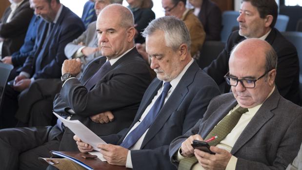 Los expresidente de la Junta de Andalucía, Manuel Chaves y José Antonio Griñán en el juicio del caso ERE