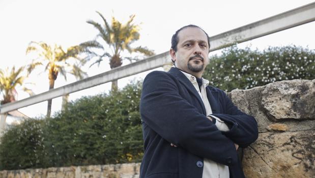 El autor Daniel Cotta durante la entrevista con ABC
