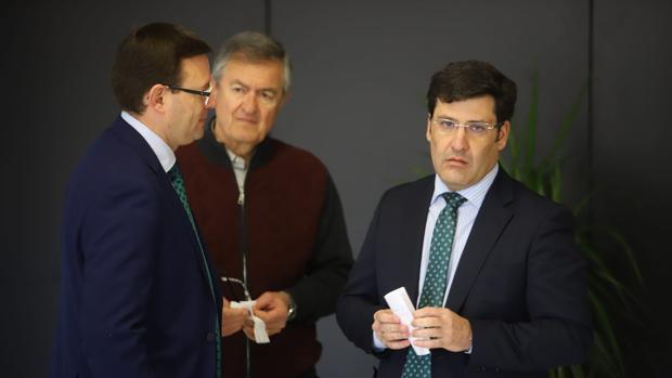 El presidente del Córdoba CF, Jesús León, en los instantes previos a la Junta