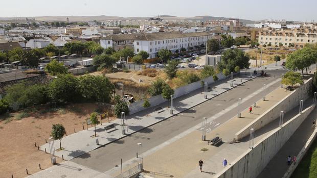 Solar junto a la Calahorra en que se contruiría el auditorio, y que iba a ser para el futuro Museo de Bellas Artes de Córdoba