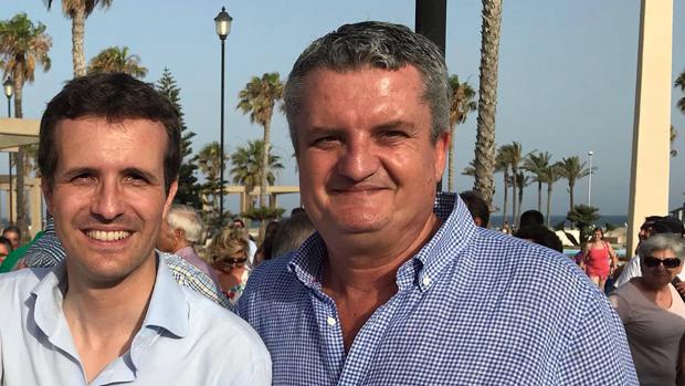 Juan de la Cruz Belmonte junto a Pablo Casado en un acto el pasado verano