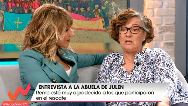 Momento de la entrevista de Emma García a Reme, la abuela de Julen
