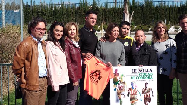 Isabel Ambrosio (en el centro) durante un acto celebrado este miércoles