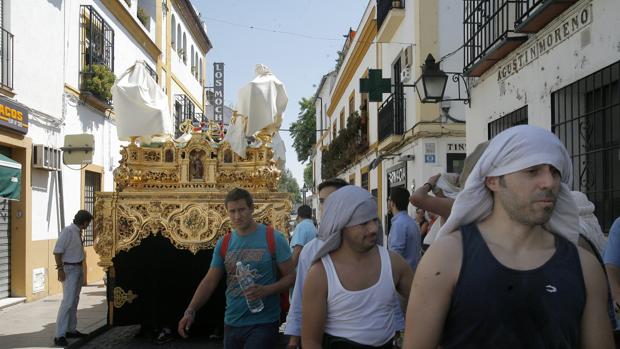 Ensayo de costaleros de Nuestro Padre Jesús de la Oración en el Huerto de Córdoba