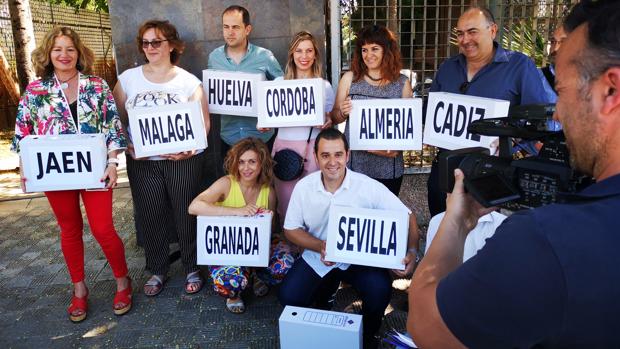 Entrega de la recogida de firmas esta maÃ±ana en Sevilla