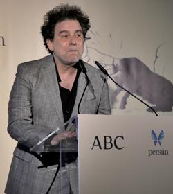 Andrés Calamaro, durante su discurso tras recibir el premio de ABC