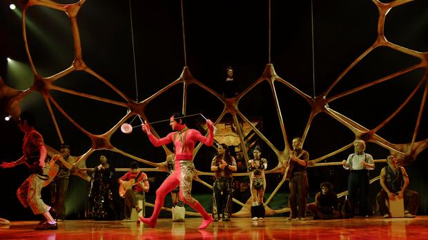 Resultado de imagen de danzas acrobaticas en el aire circo del sol