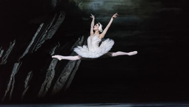 Marianela Núñez, en el segundo acto de «El lago de los cisnes»