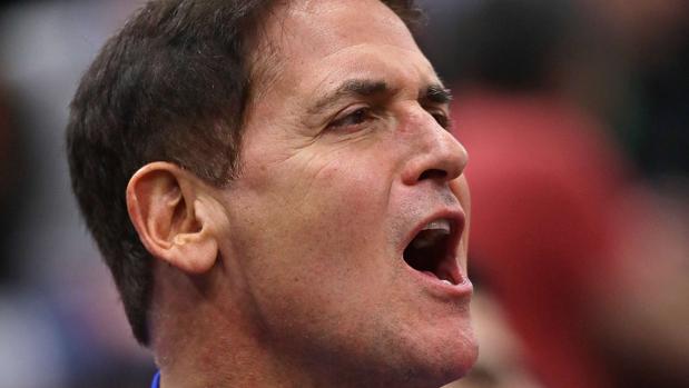 Mark Cuban, dutrante un partido de su equipo