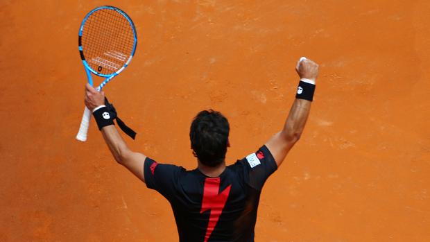 Fabio Fognini celebra su victoria contra Dominic Thiem