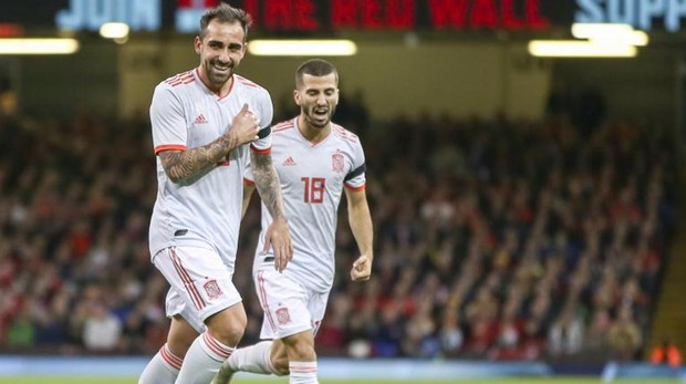 Alcácer celebra uno de sus dos goles