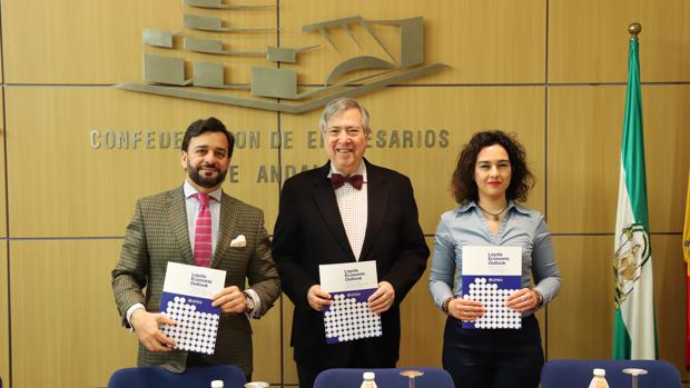 Manuel Alejandro Cardenete, Manuel Ángel Martín y Laura Padilla en la presentación de las previsiones