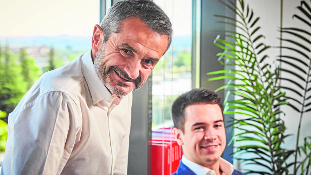 Enrique Sánchez junto a Miguel Castillo, protagonista del programa «CEO por un mes»