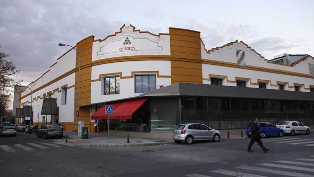 Fachada del club Antares