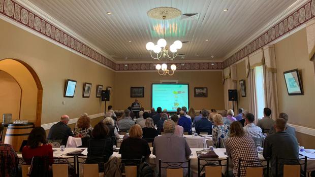 Rafael Pleite imparte el curso de aceituna en Australia