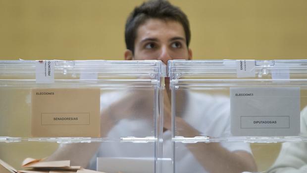 Un presidente de mesa electoral