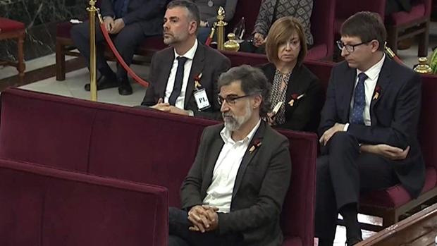 Rosas rojas en el Supremo