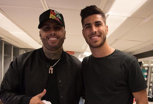 El cantante junto a Marco Asensio