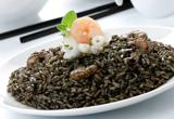 Arroz negro con calamar y gambas