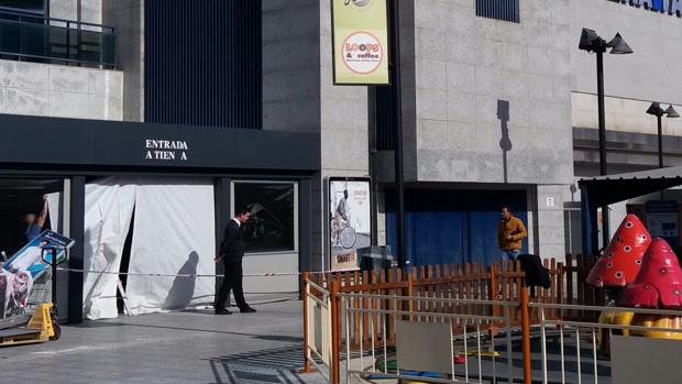 La Policía investiga las cámaras de seguridad del centro comercial de San Juan de Aznalfarache donde se ha producido el intento de robo