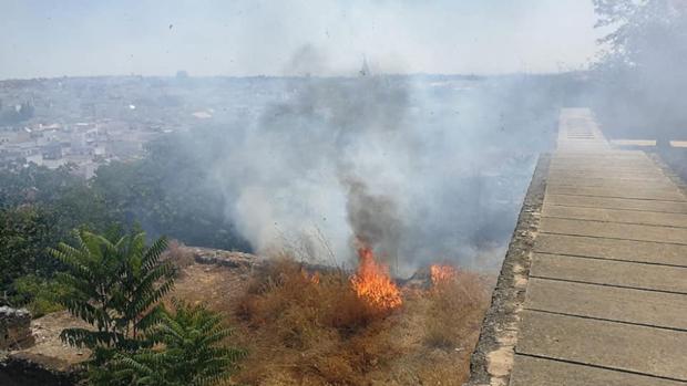 Uno de los incendios ha afectado a la zona de la ladera norte de la fortaleza