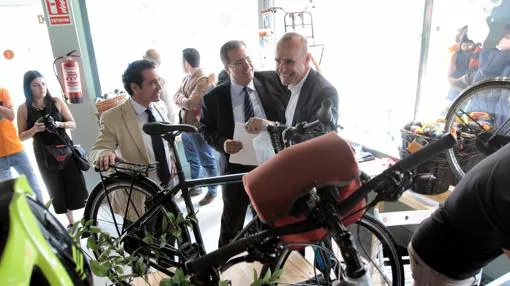 Los responsables públicos visitan el Bike Center Sevilla