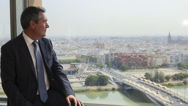 Juan Espadas, en la planta 16 de Torre Sevilla