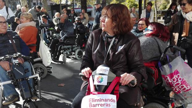 Decenas de personas, concentradas en Plaza Nueva para llegar hasta La Campana