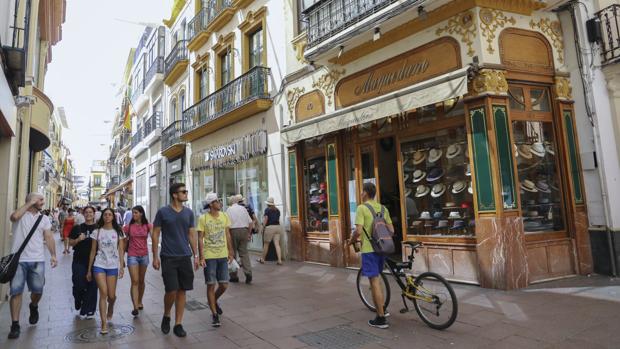 Calle Sierpes, donde está el piso más caro de la ciudad