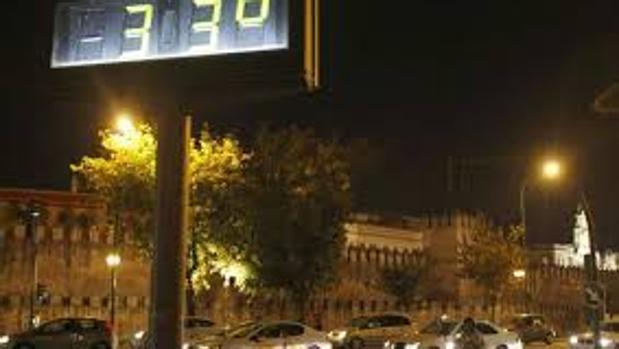 Un termómetro de la ciudad en otra noche de verano