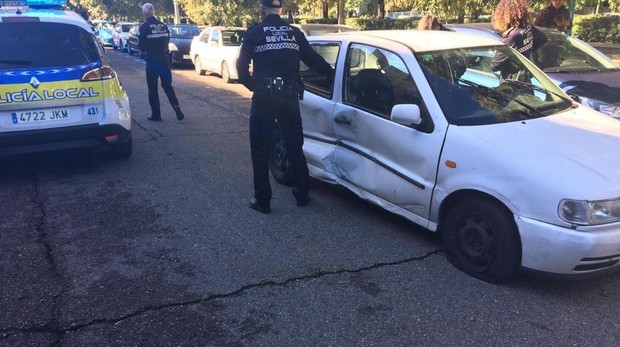 La Policía Local detiene a un hombre por no parar en un controlde tráfico